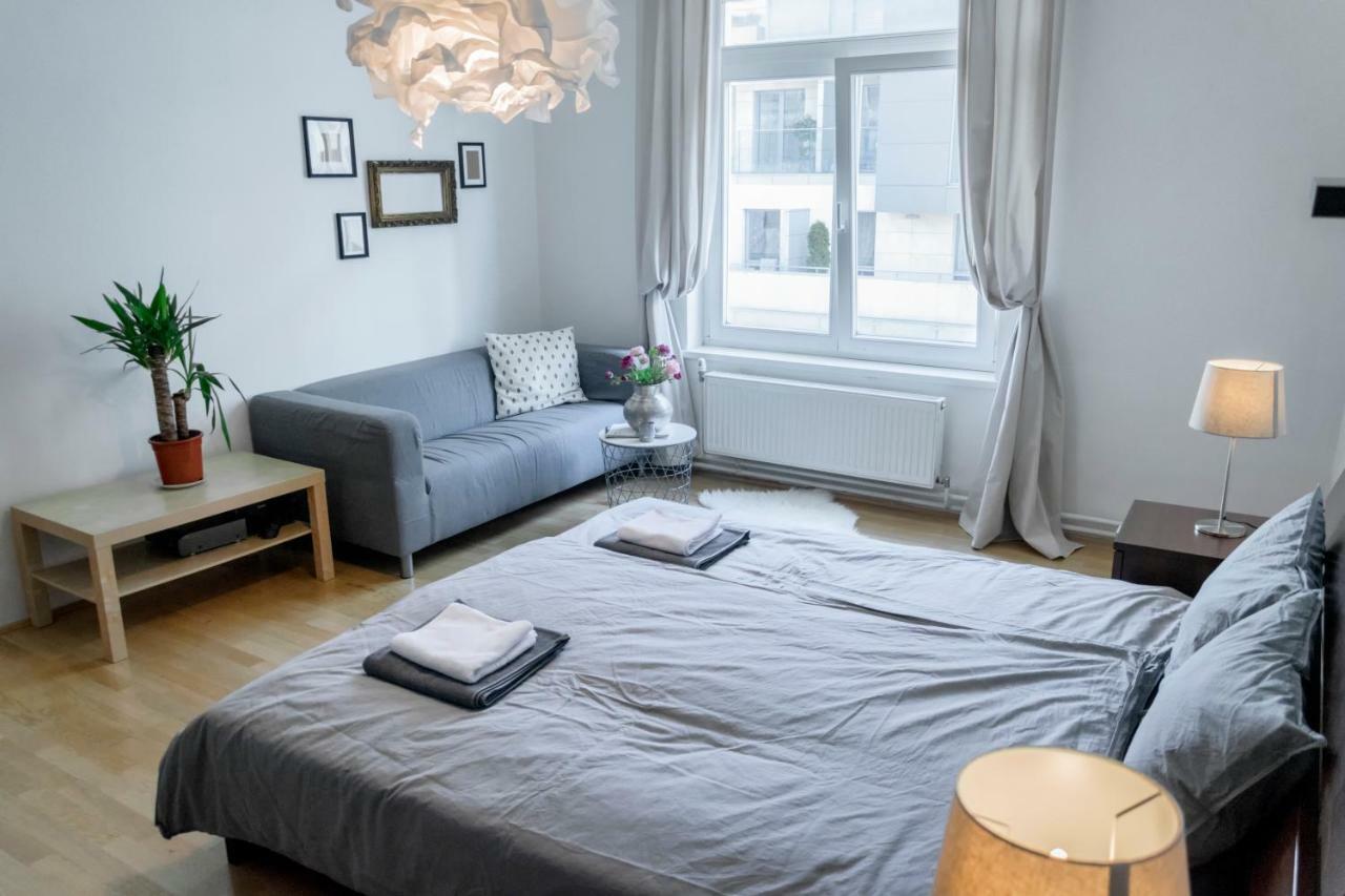 Pollock Apartment In Old Town Bratislava Exterior foto